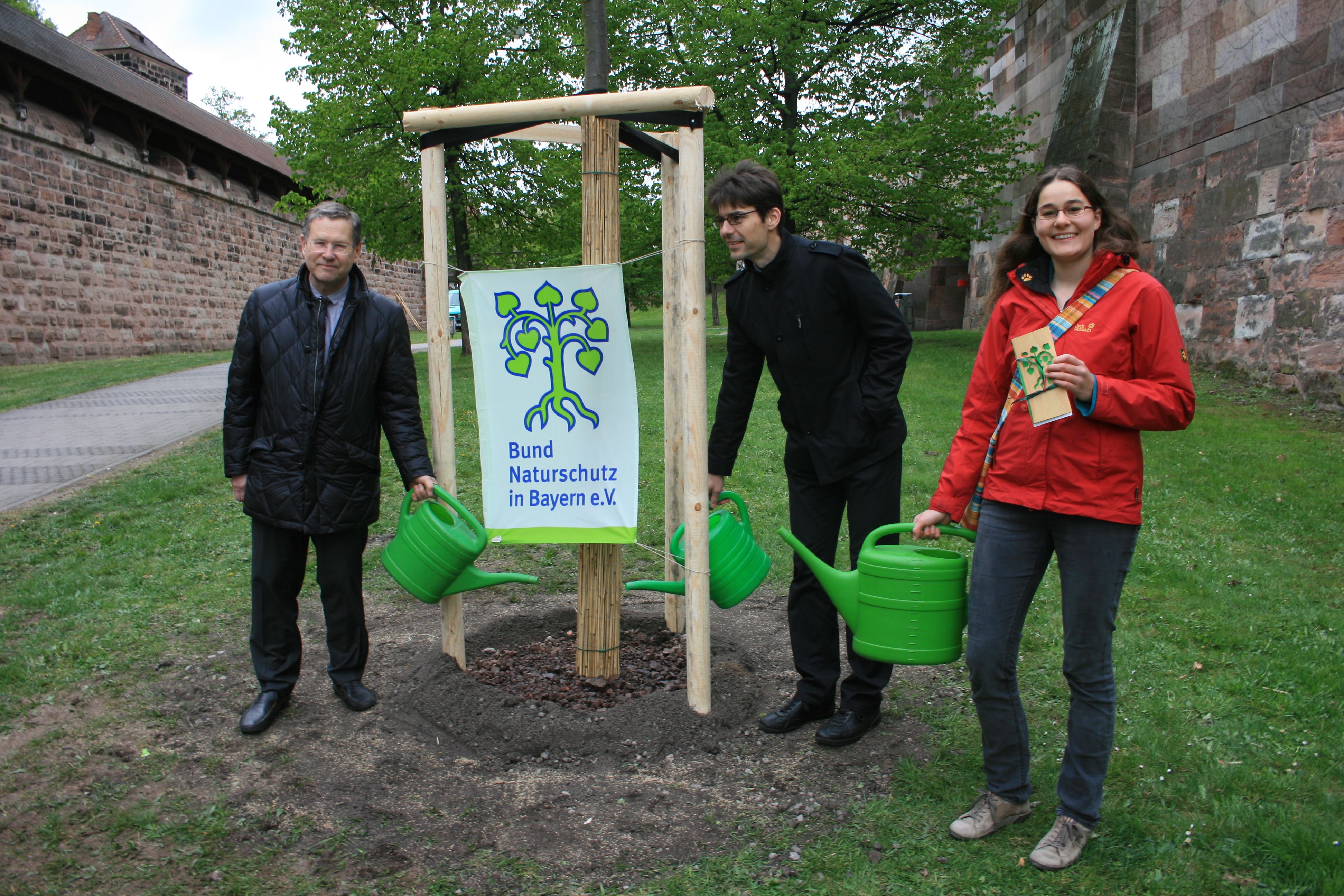 Baumpflanzung für das 6.000ste Mitglied Baumpflanzung für das 6.000ste Mitglied